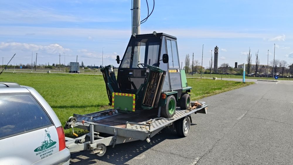 Tractor gazon 
Motor Kubota 25cp

3 tamburi de tăiere, action