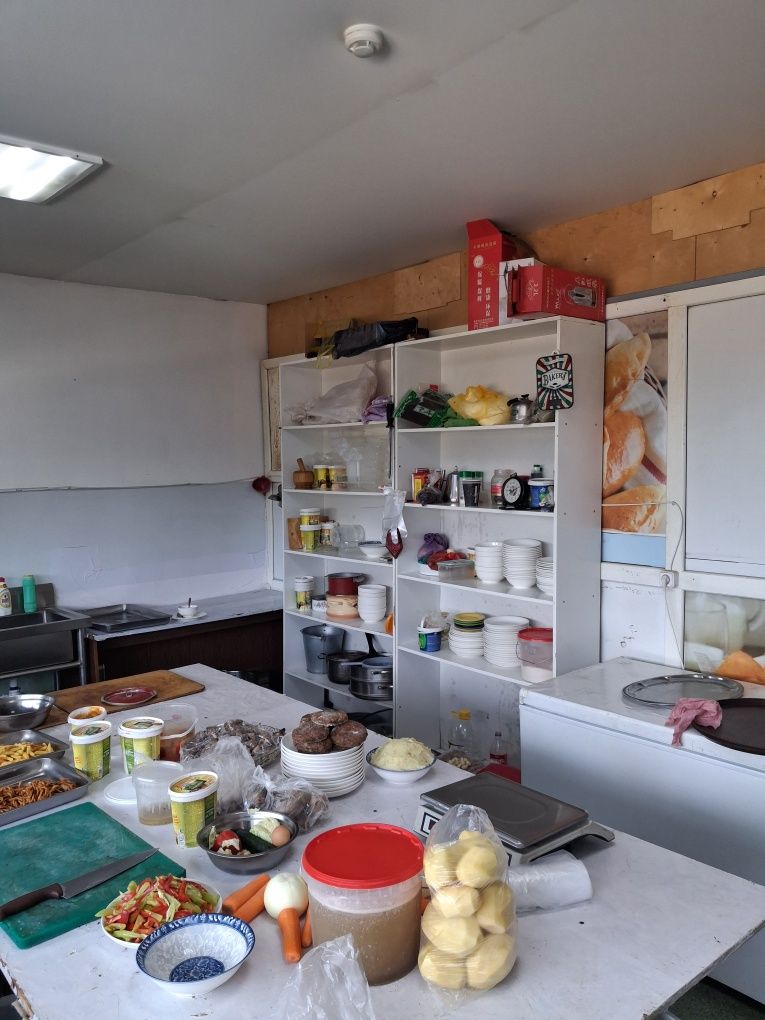 Продается столовая с кухенной оборудованием
