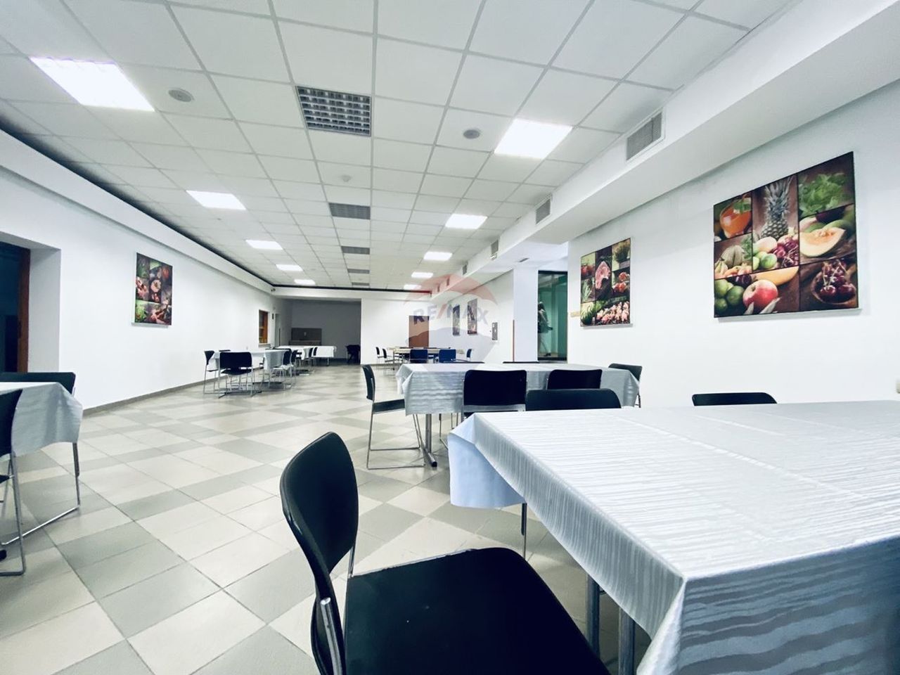 Дава се под наем Заведение в Варна, Център - 350 кв.м за 1800 € - Снимка #2