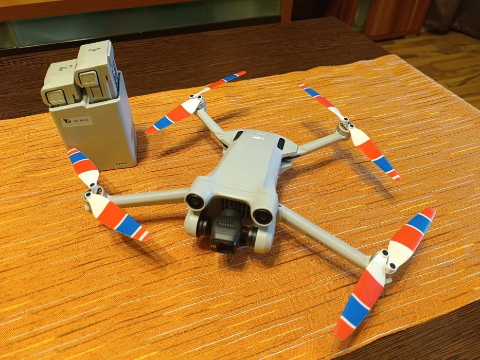 Drona Dji mini 3 Pro + SmartRC, + 2 acumulatori