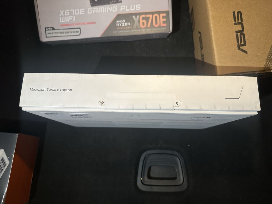 Nou! Sigiliat! Microsoft Surface 7th 15” 512gb