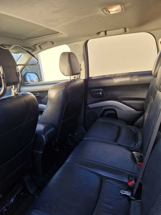Vând Mitsubishi Outlander – 2.2 Diesel, 4x4, 7 locuri