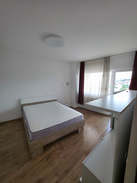 Închiriez apartament 3 camere, Zorilor, Observatorului 136, cu parcare