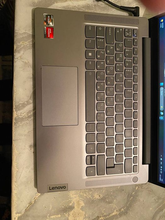 Notebook lenova holati ideal. SSD 256gb. RAM 8gb. Videokart 2gb.