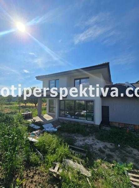 реф.15939 Самостоятелна къща с гараж в с. Първенец!