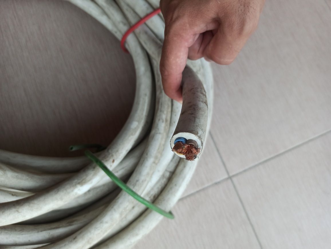 Kabel sotiladi ichida misi  bor