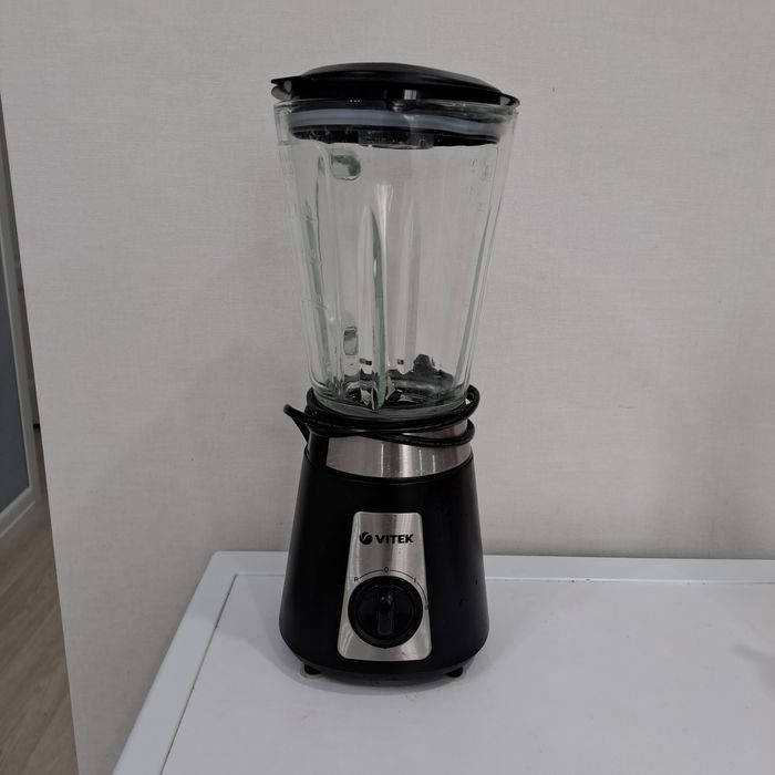 Продам блендер Vitek