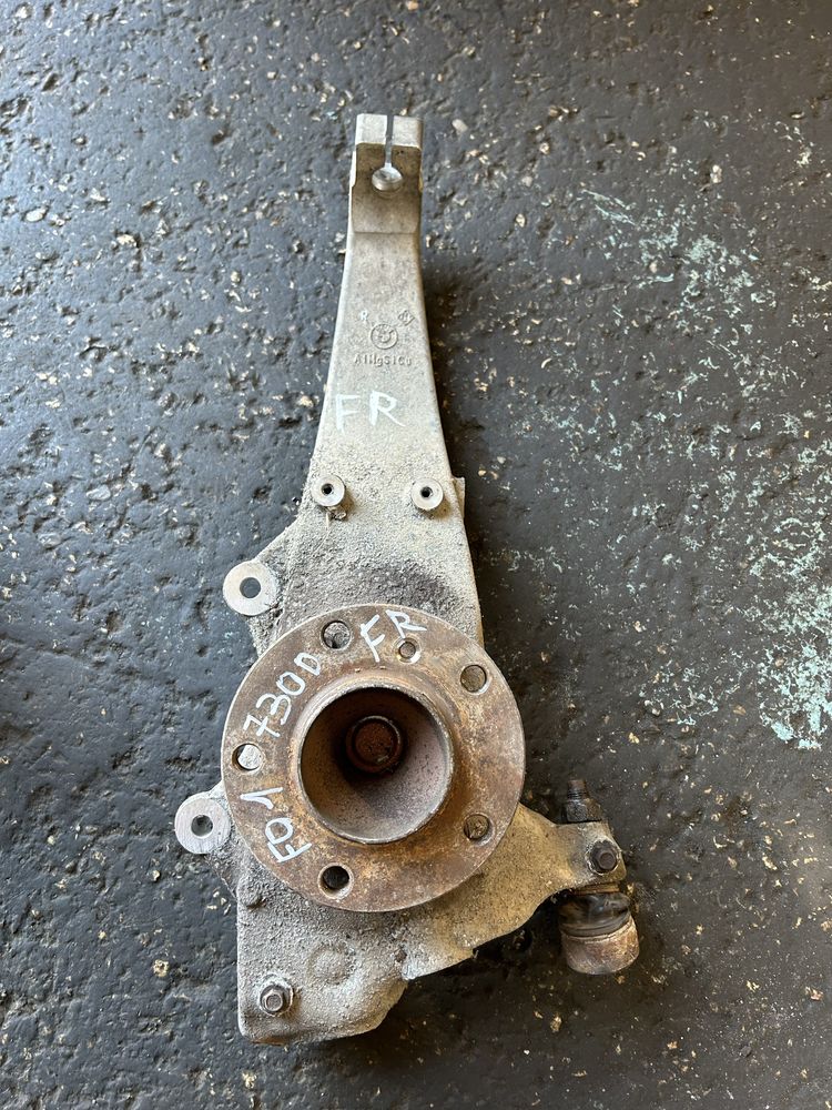 Преден десен шенкел БМВ Ф01/02 bmw f01 f02