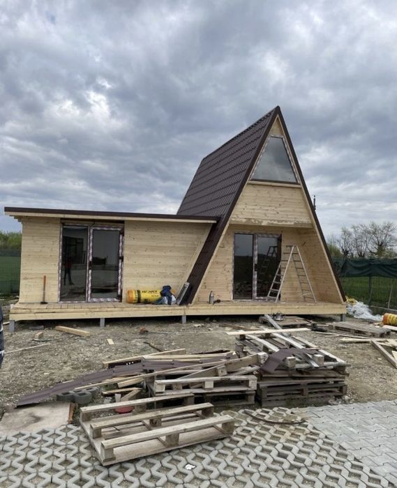 Vând cabane  A vremuri