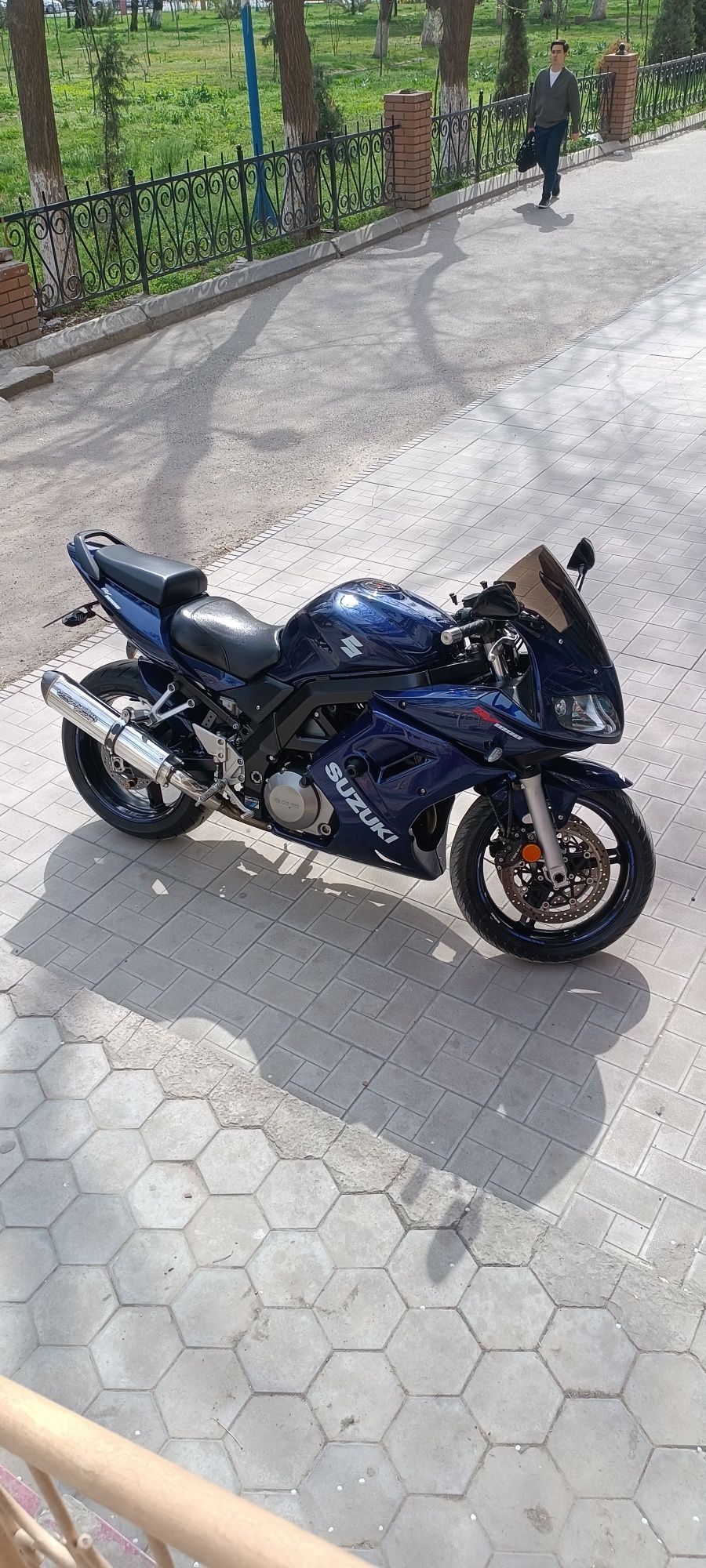 Продаю suzuki SV1000 год 2006