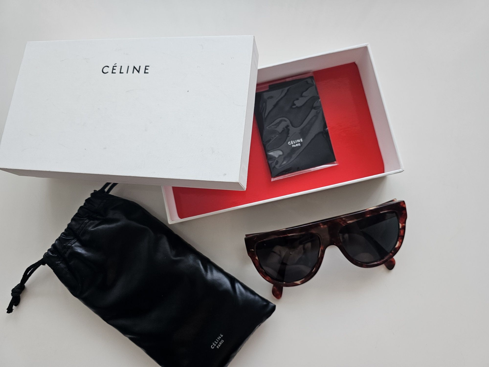 Слънчеви очила Celine в уникален цвят