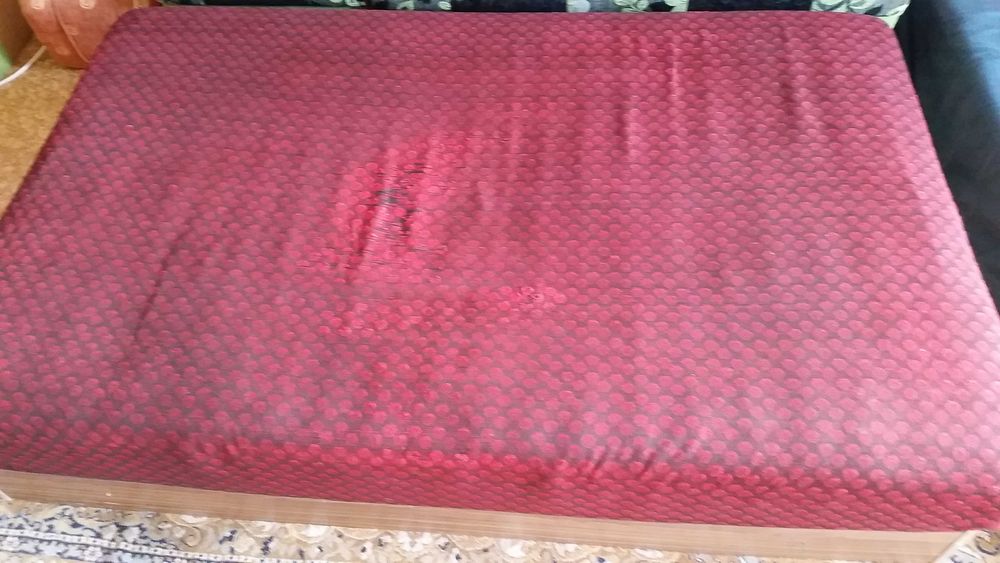 Подарявам матрак с дървена основа