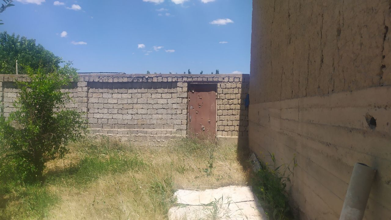 Ховли Участка сотилади Куктеракда. 71000 . 6 сотих  20х30. Срочно
