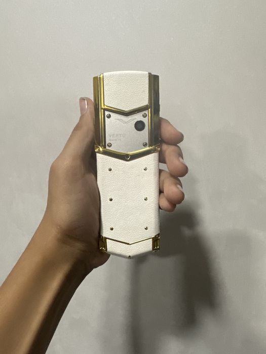 Vertu telefon sotiladi