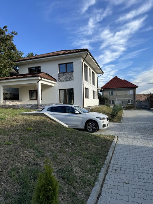 Casa individuala;193 mp desfasurati+ 2 parcari amenajate si curte
