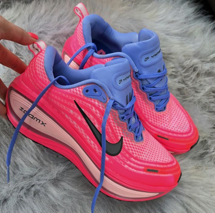 Nike Vomero 18 plus оригинални дамски сникърси нови 39 номер