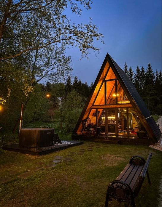 Vindem si realizam cabane tip Aframe la cheie