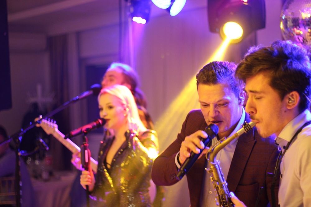 Ofer ore de saxofon, caval, fluier