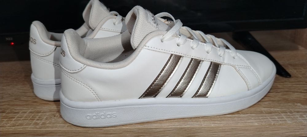 Adidas mărimea 37