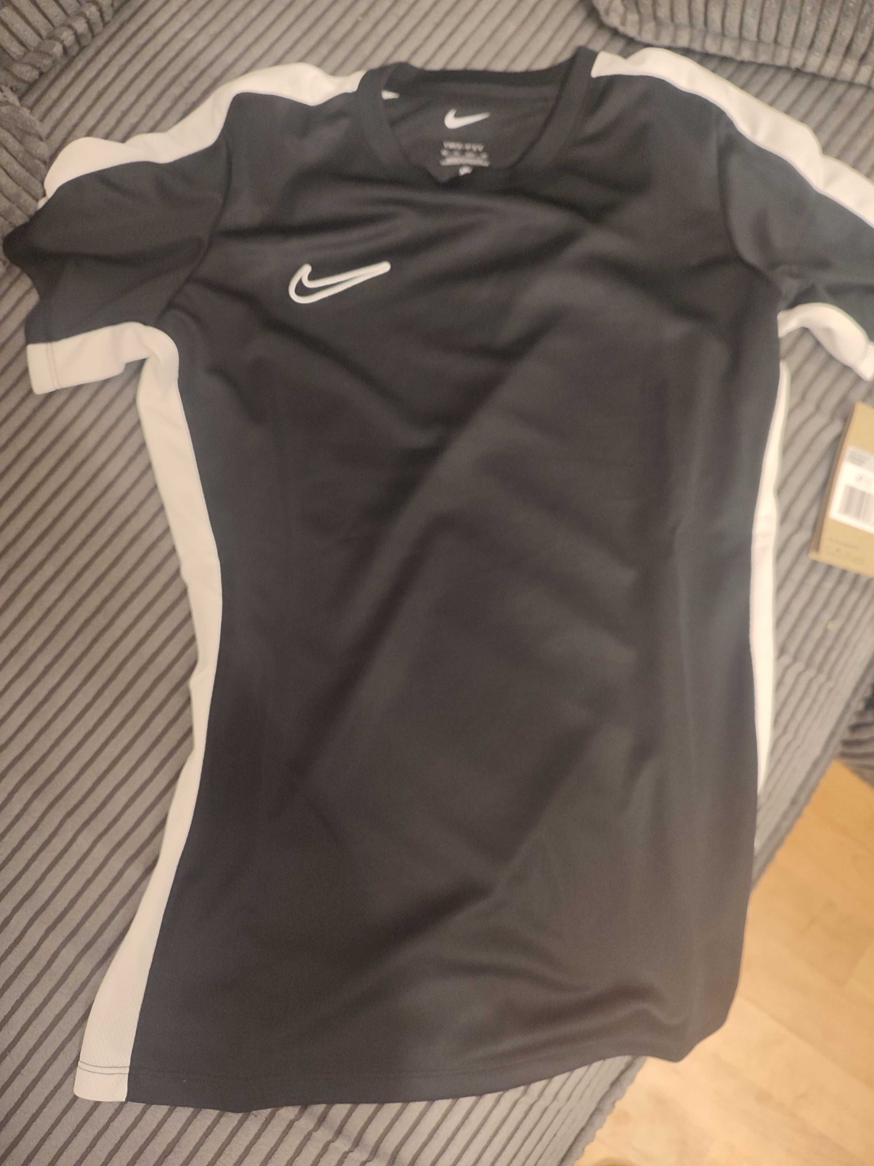 Дамска тениска Nike, нова