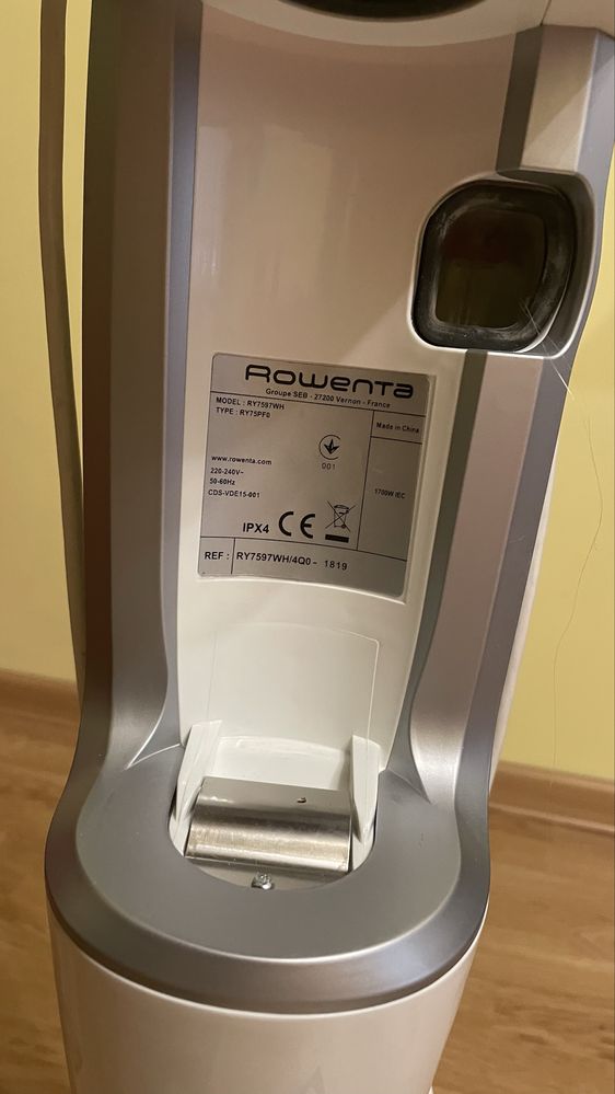 Rowenta-Aspirator vertical cu mop abur
