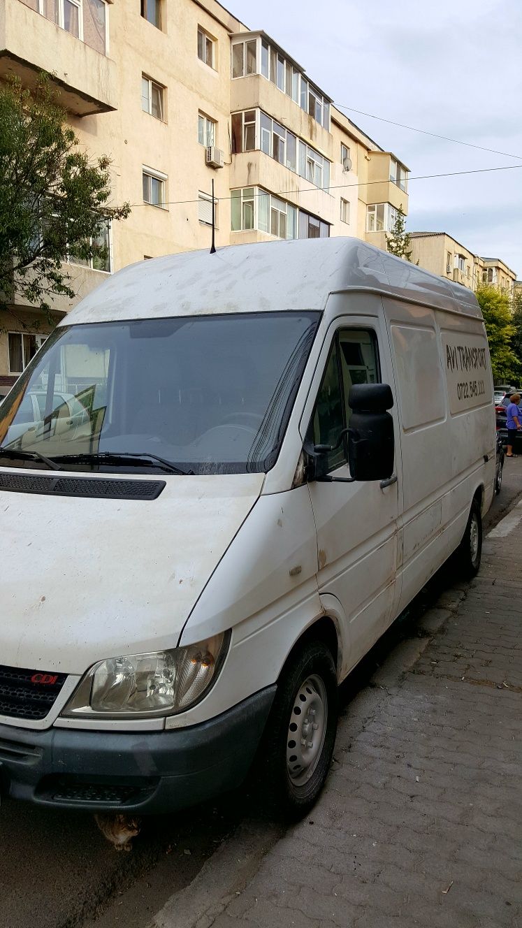 Transport Mutări mobilier cu Dubă Microbuz 3.5t cu Ajutor Băieți Debar