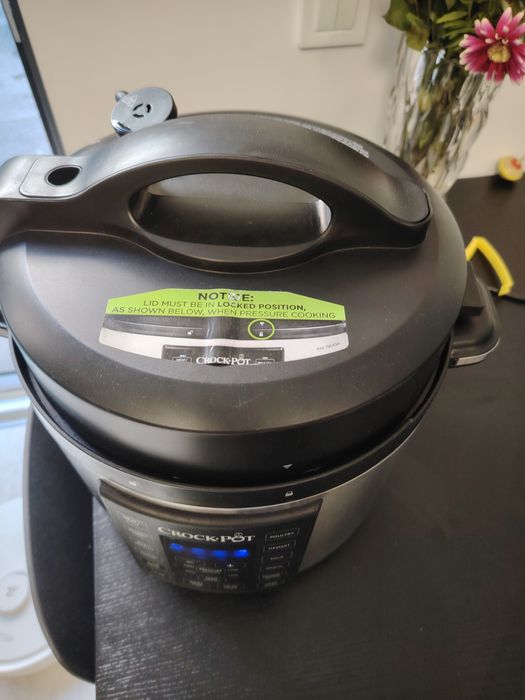 Multicooker perfect functional insa capacul trebuie înlocuit
