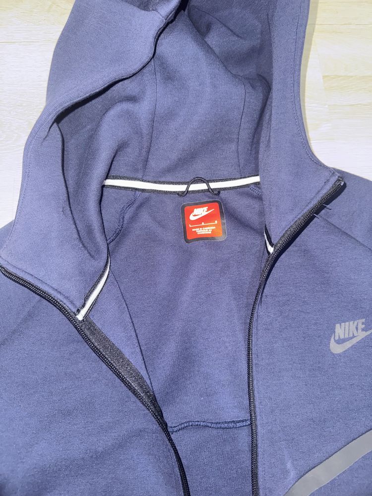 Оригинален nike tech fleece 2025 син!