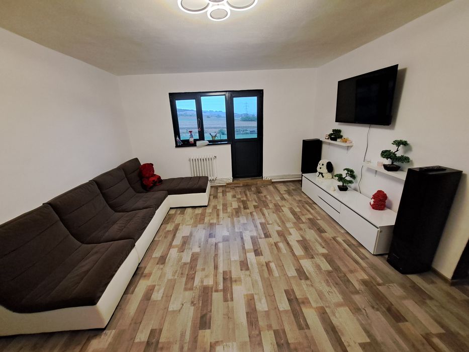 vand Apartament cu 2 Camere situat în santimbru fabrica