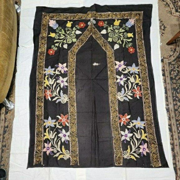 Сузана жойнамоз 60 йилларда тикилган  1м×180 ва 1 м × 150 размерда