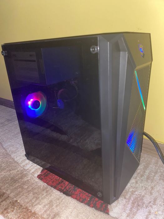 Vând PC complet, ideal pentru office sau gaming lejer.