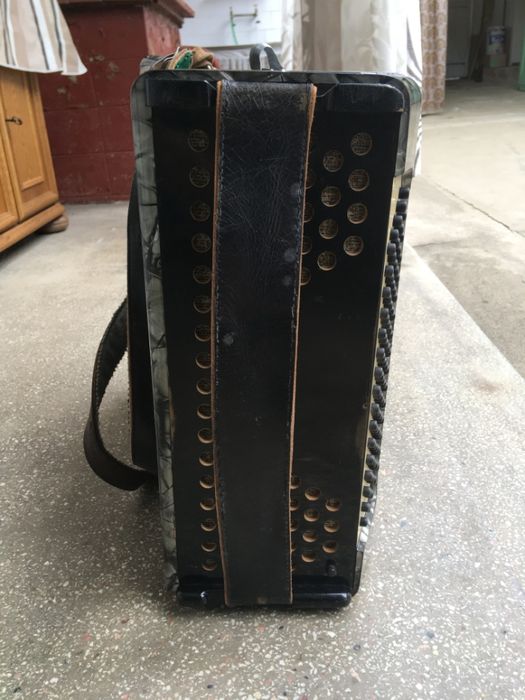 De vinzare acordeon Hohner Verdi 2 cu 80 de Basi.