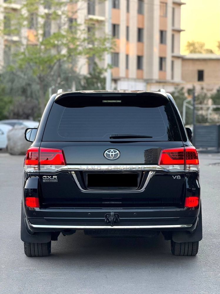 Toyota Land Cruiser 200 4.6 L