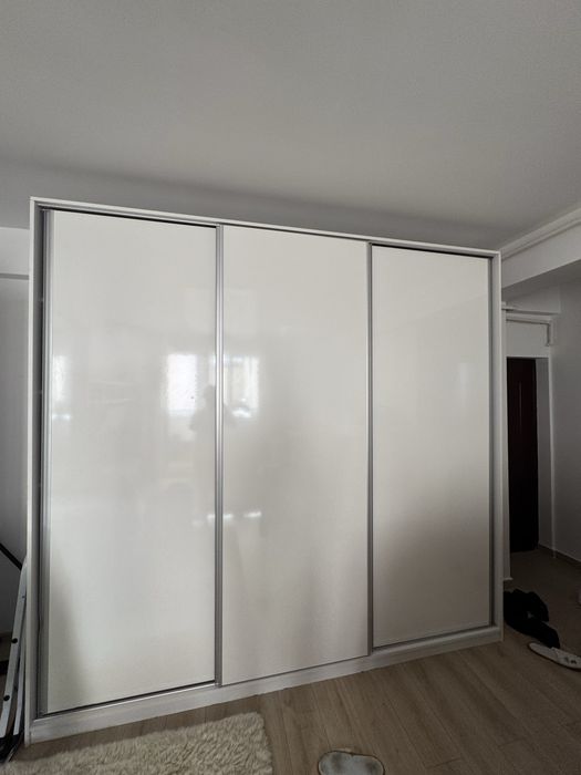Sifonier, dressing cu usi glisante alb lucios – 2.70 x 2.60 x 0.62 m