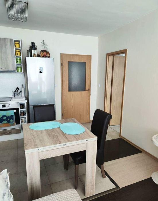 Дава се под наем Двустаен апартамент в Бургас, Славейков - 88 кв.м за 561 € - Снимка #2