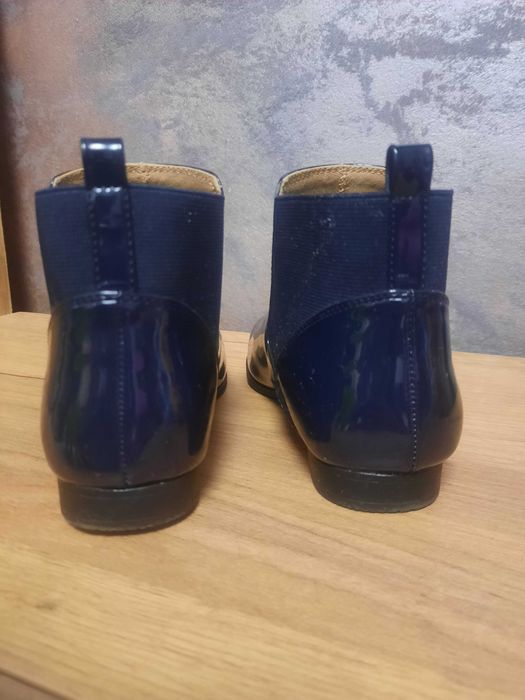 Incaltaminte cizmulite de fetita, marca Zara, marimea 33