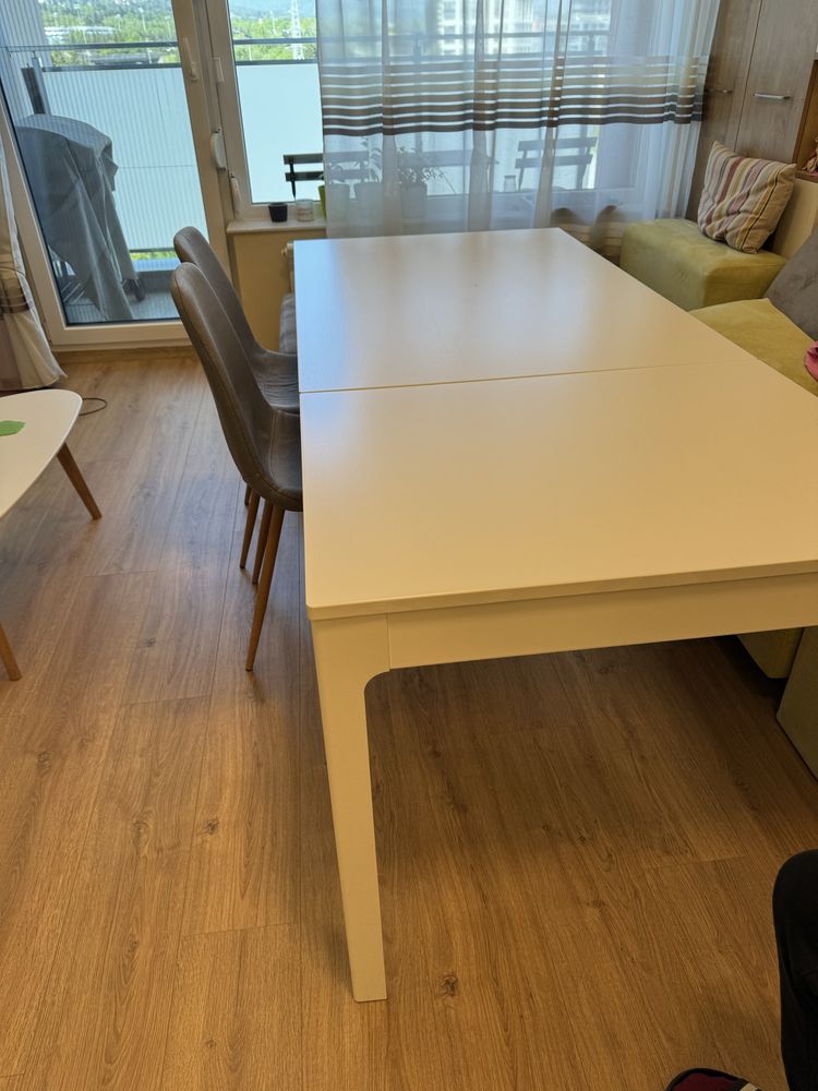 Разтегателна маса Ikea и 6 стола Jysk