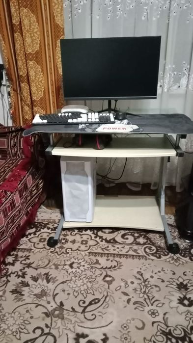 Продаю игровой компьютер с монитором и клавиатурой