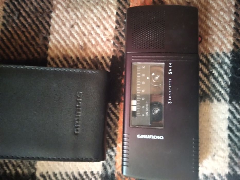 Radio cu casetă vechi