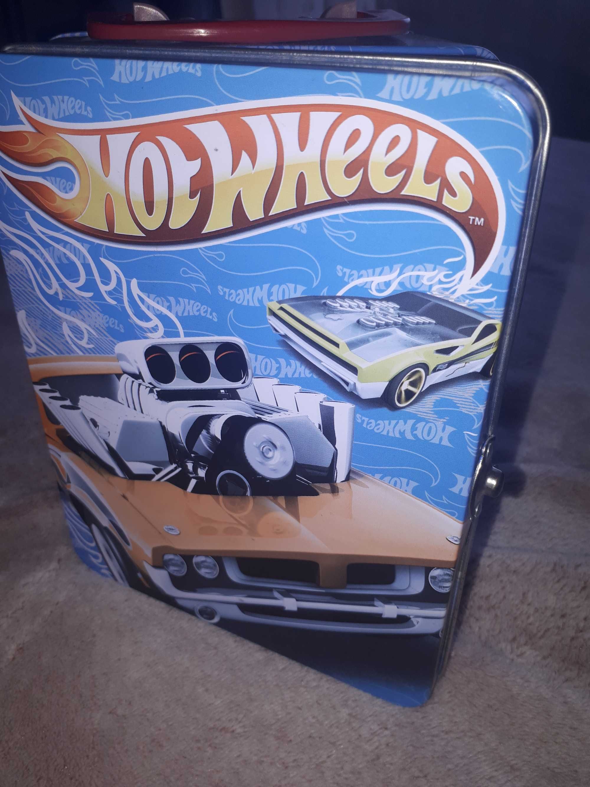 HOT WHEELS метална кутия пълна с колички, 18 бр., използвано