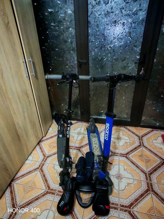 Vând trotinete electrice, mănuși de box, cască de box și tibiere