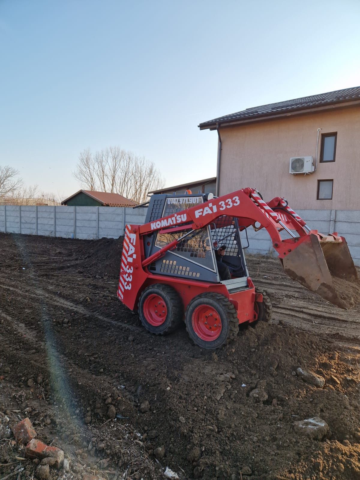 Închiriez miniexcavator si bobcat 150 lei