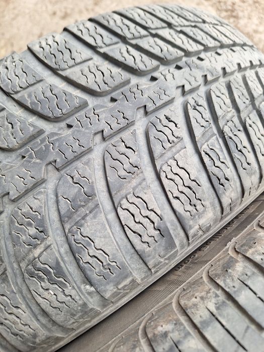 Vând 2 anvelope 215.65.16