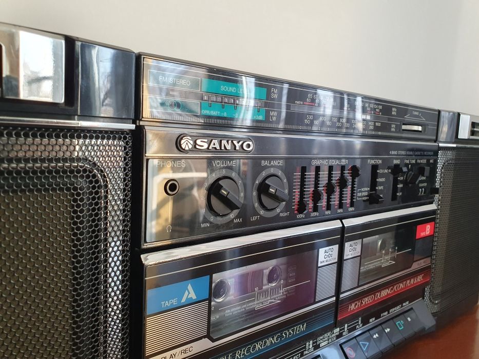 Radiocasetofon boombox retro Sanyo stare excelenta
