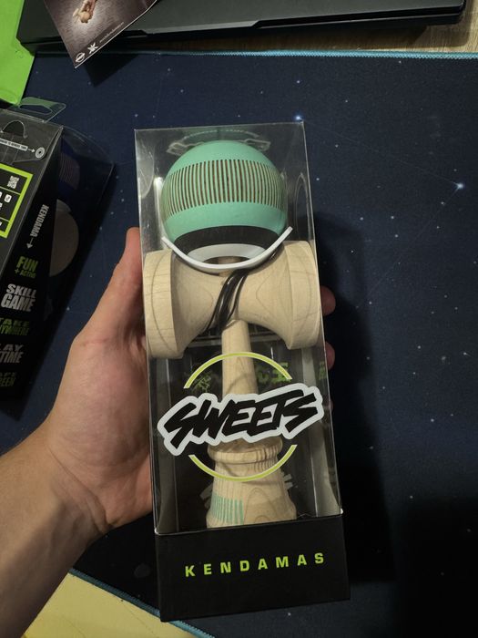 Kendama broken bones sweets mint green