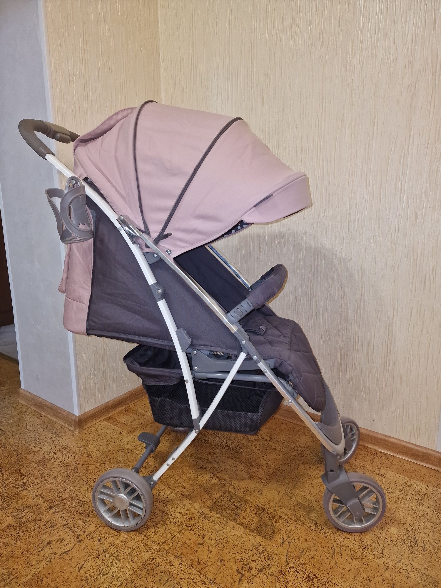 Продам прогулочную коляску