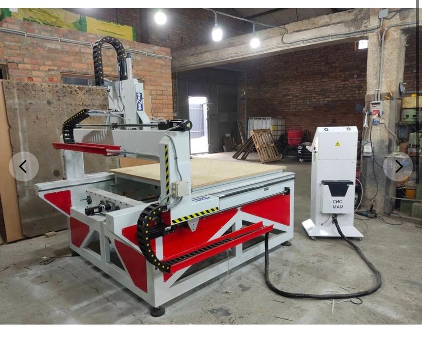 CNC pentru prelucrarea lemnului