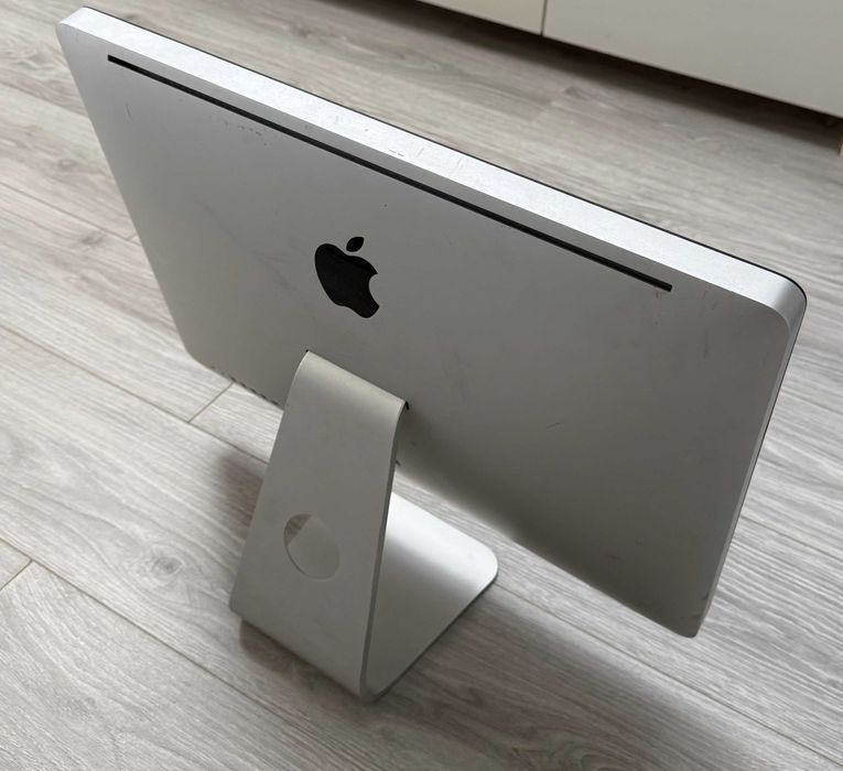 Vand iMac 21.5" cu placa video defecta