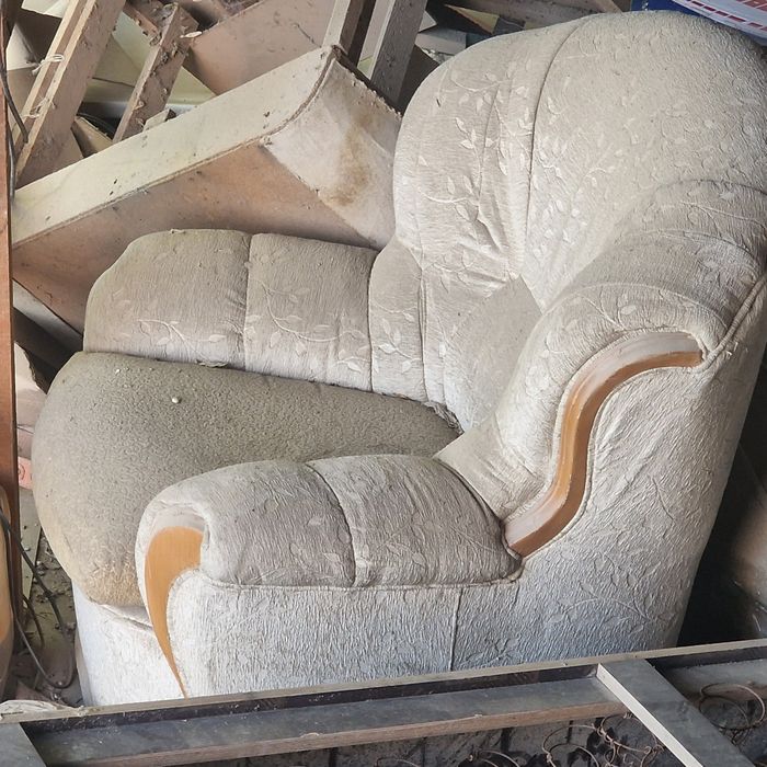 Мягкая мебель (диван+2 кресла) б/у