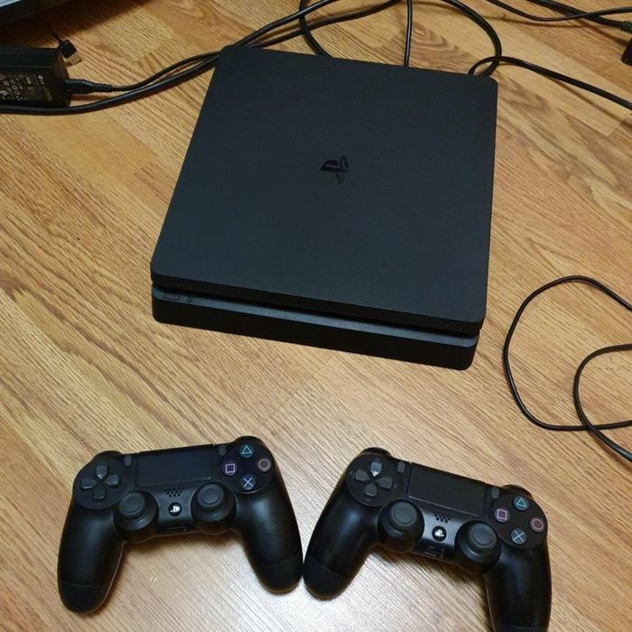 Playstation 4 slim 1 TB. + 19 игр